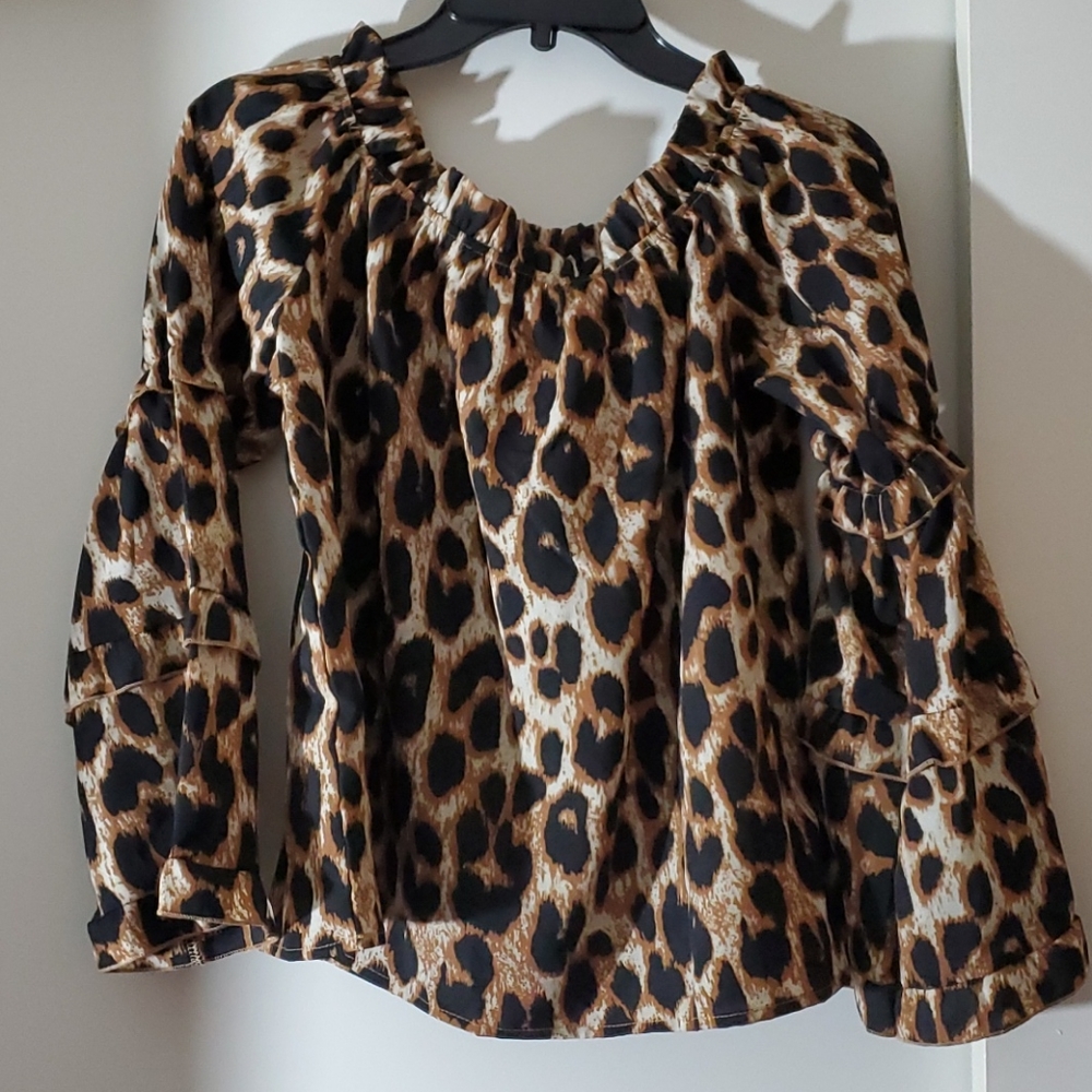 ⭐Animal print blouse